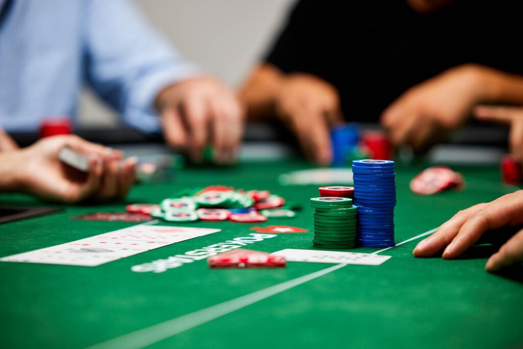 Conteggio delle chip al tavolo da poker